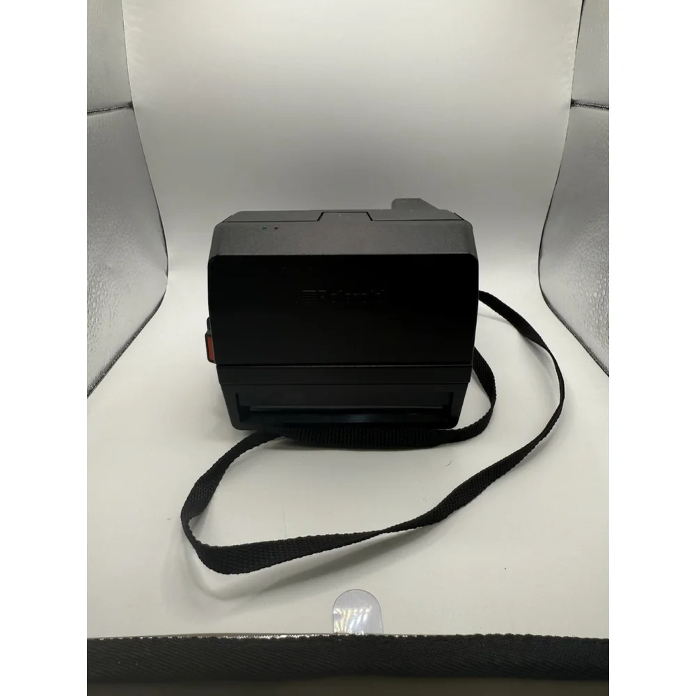 Polaroid 600 Series Camera With Bag And Instruction Manual untested